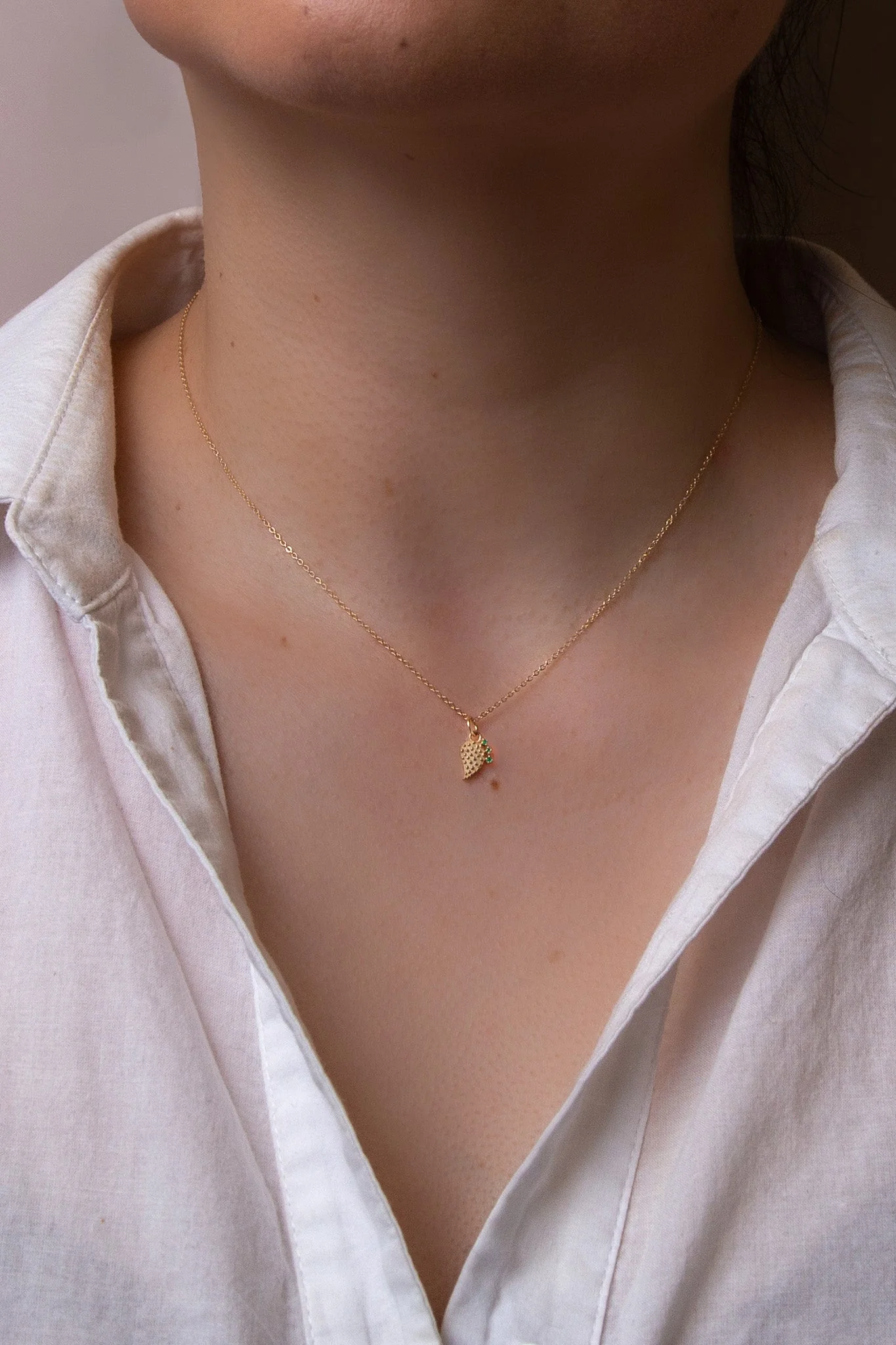 14K Emerald Tuna Nopal Necklace - Image 6