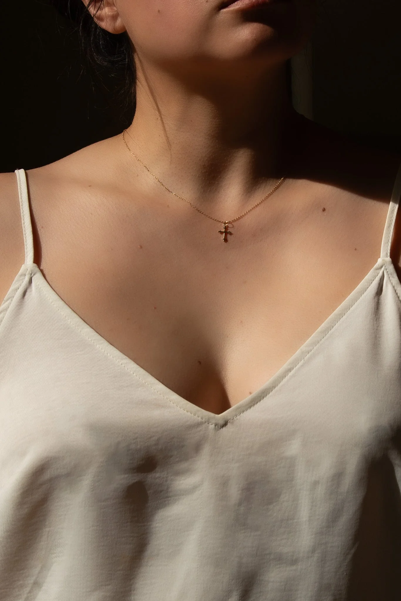14K Fleury Cross Necklace - Image 4