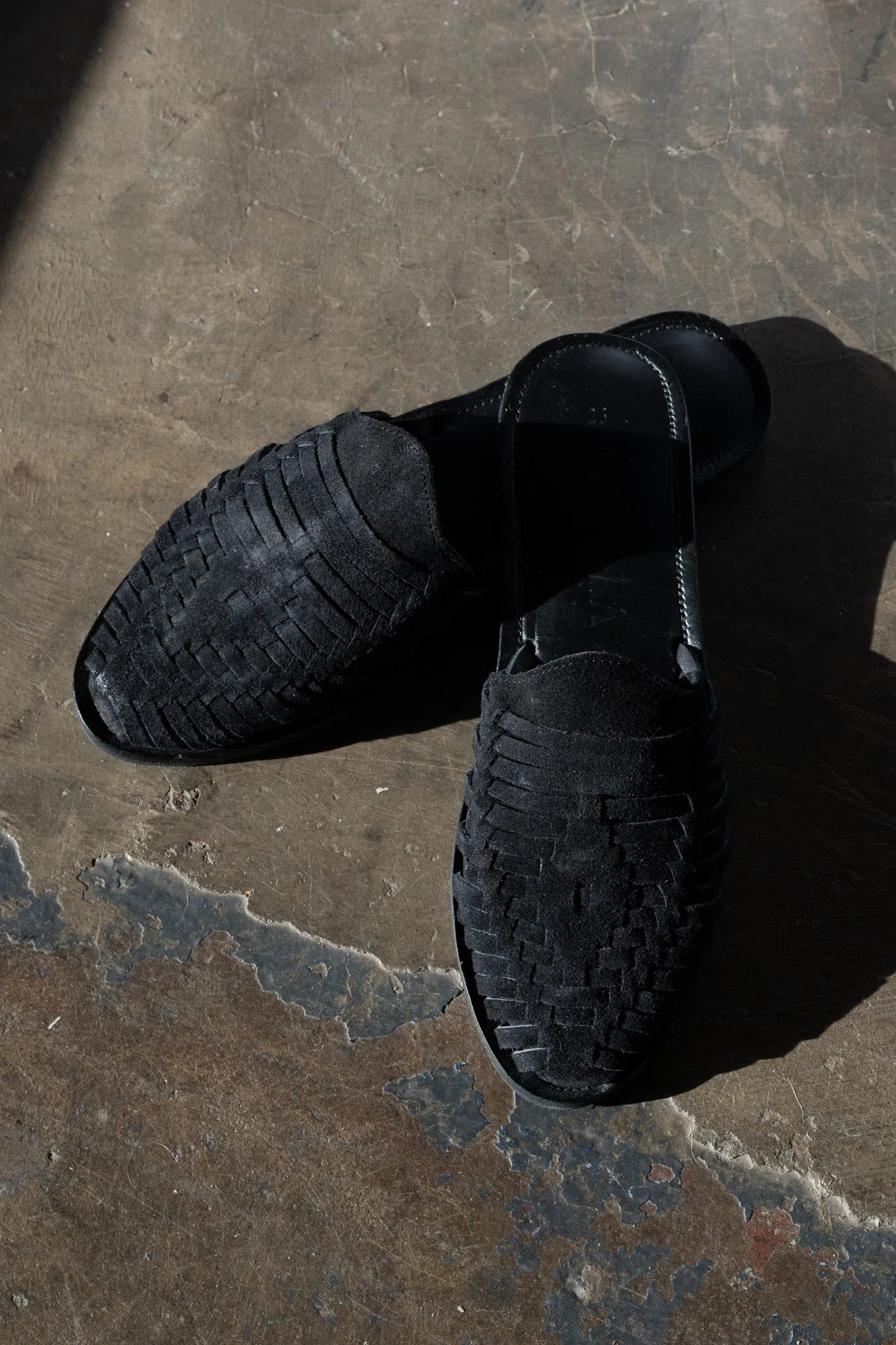 Andy Suede Mule Huaraches - Black - Image 6