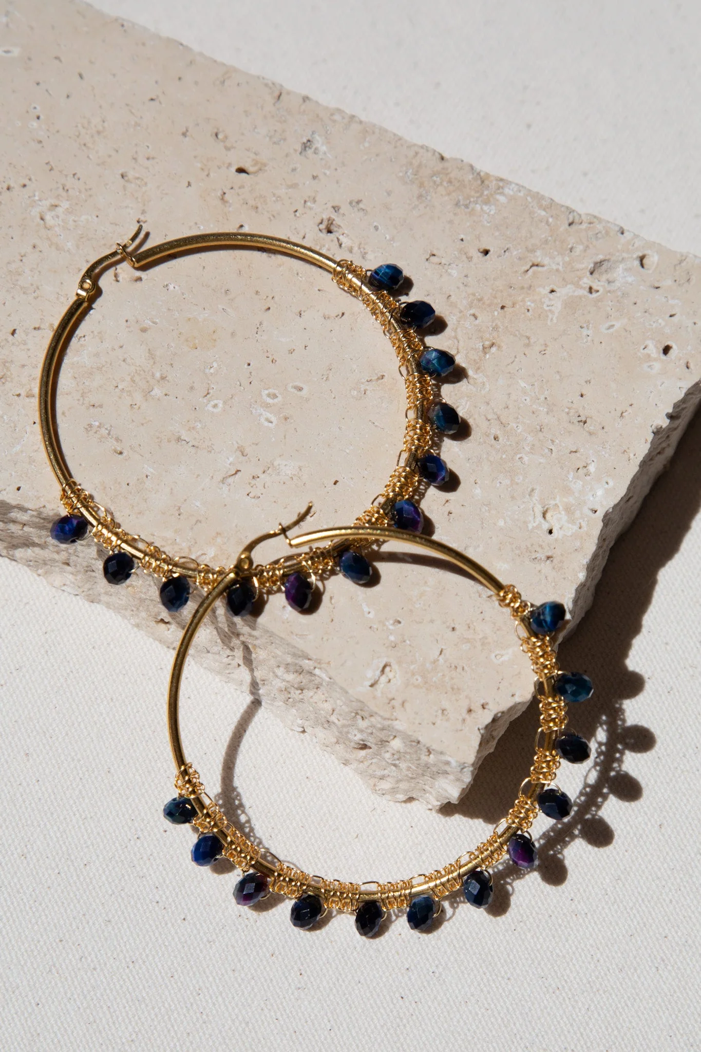 Arcoíris Hoop Earrings - Image 5