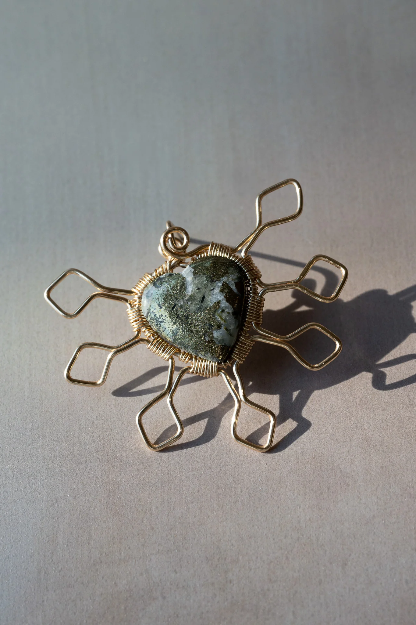 Chalcopyrite Corazón Earrings - Image 4