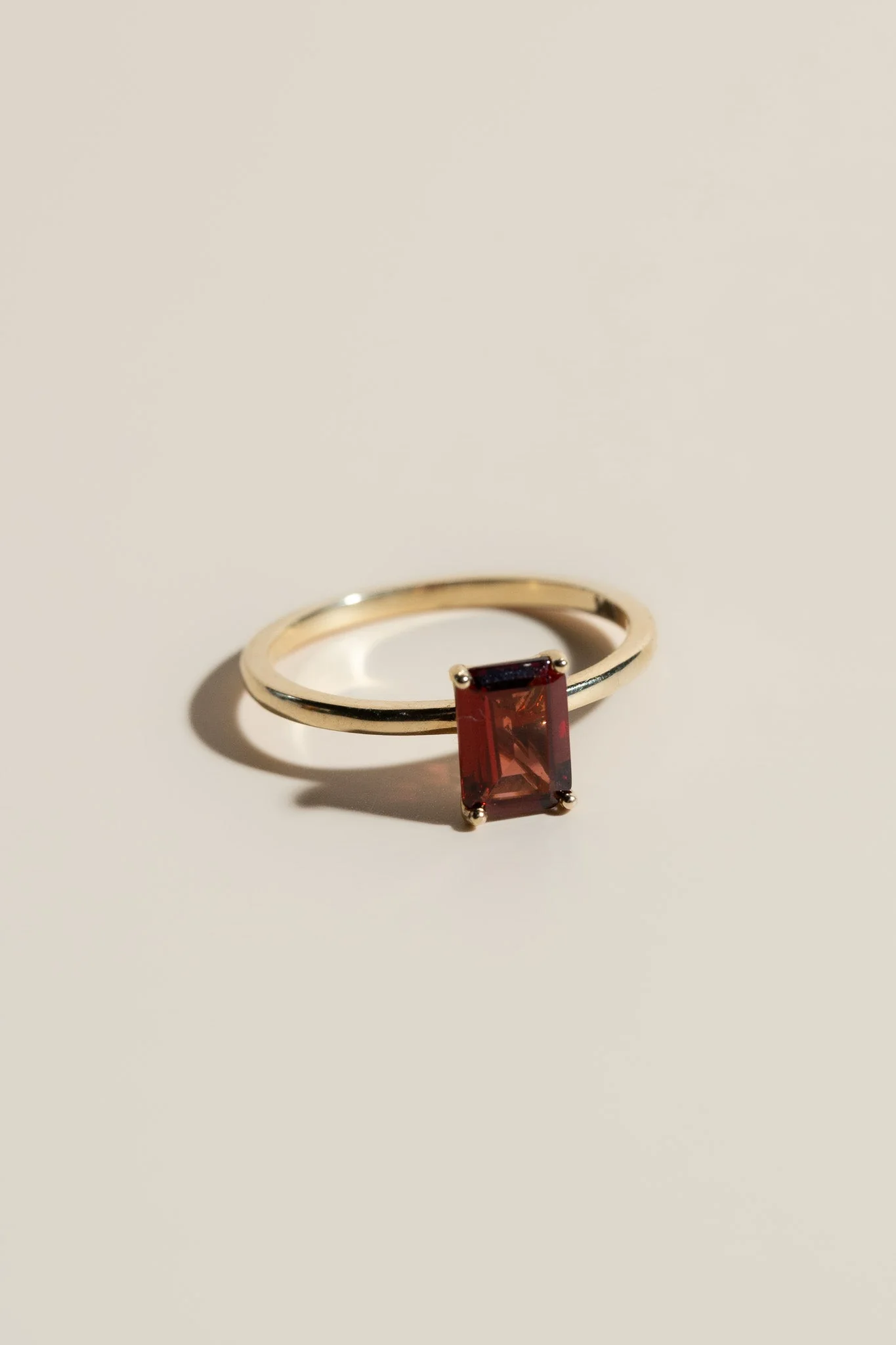 14K Emerald Cut Garnet Ring - Image 5