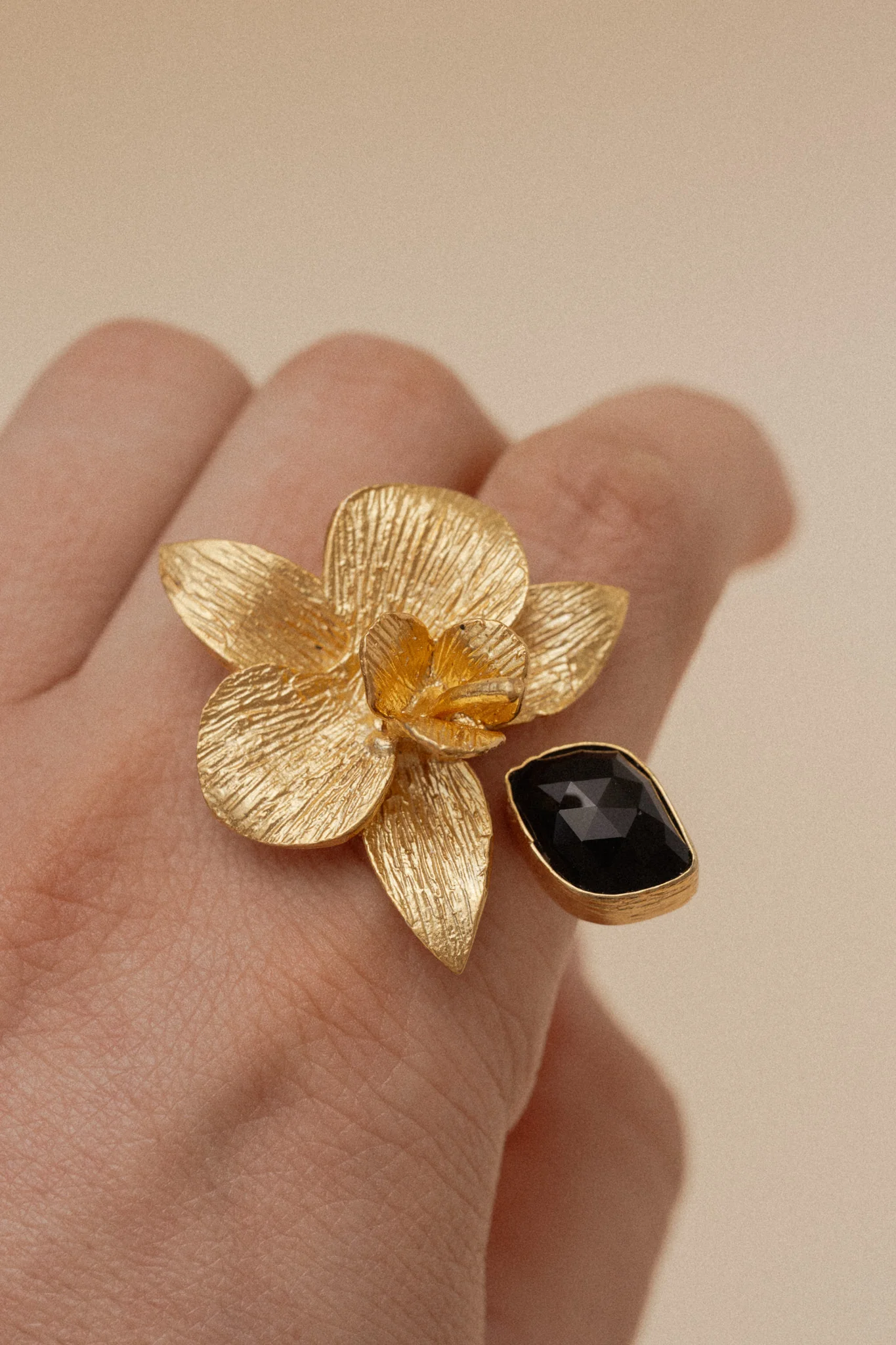 Orchid Crystal Ring - Black - Image 4