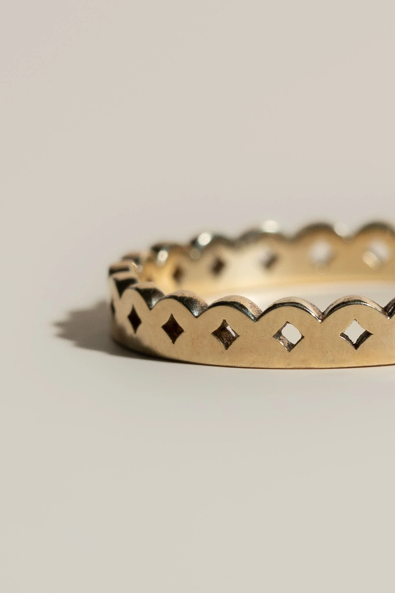 14K Papel Picado Diamond Cut Band - Image 4