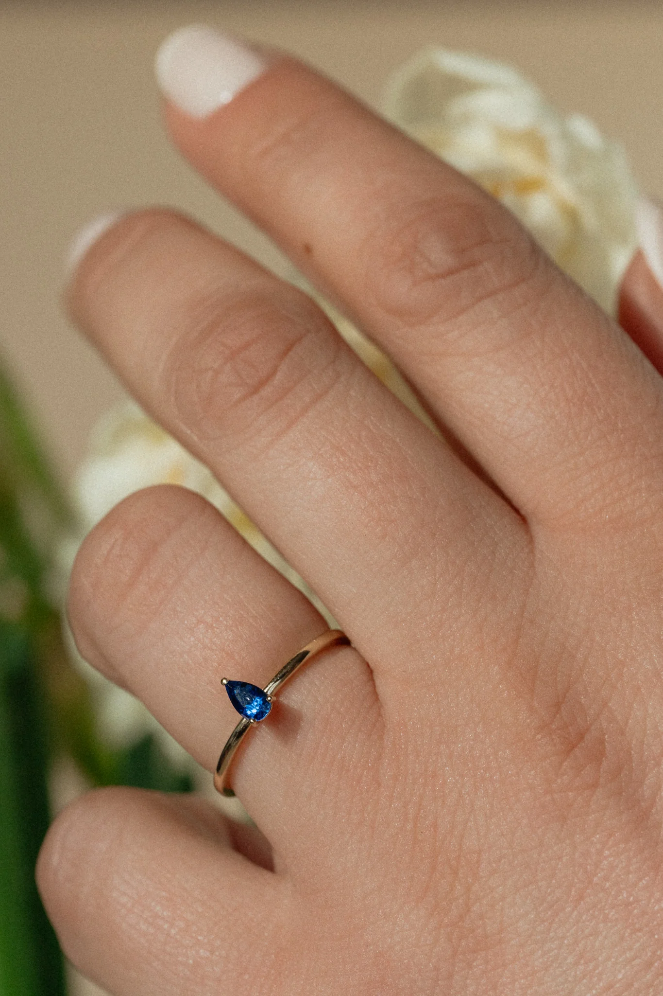 Pear Blue Sapphire Lagrima Ring - Image 4