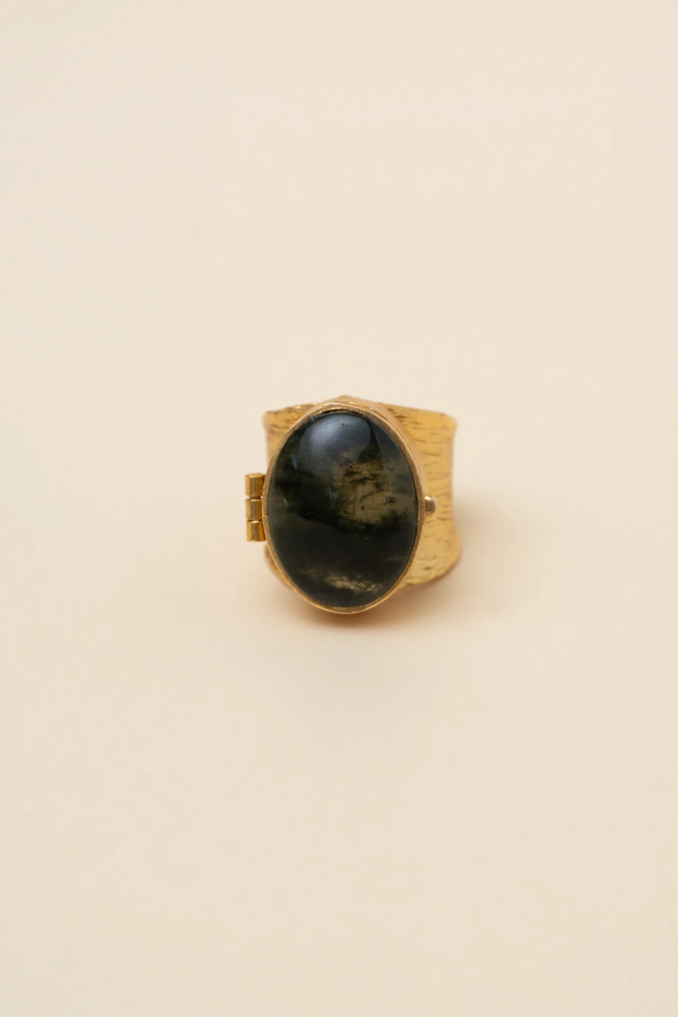Poison Quartz Locket Ring - Labradorite
