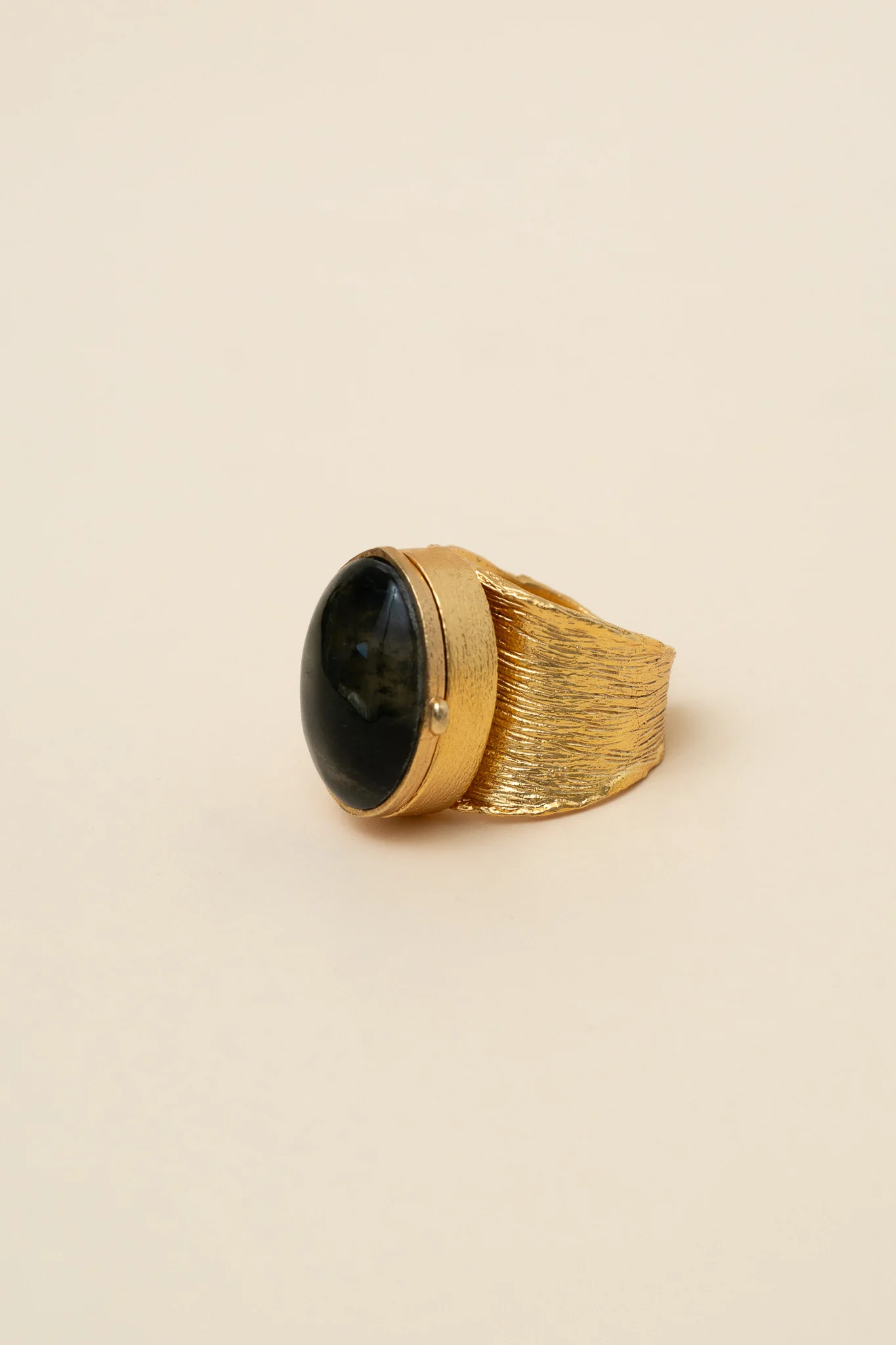 Poison Quartz Locket Ring - Labradorite - Image 3