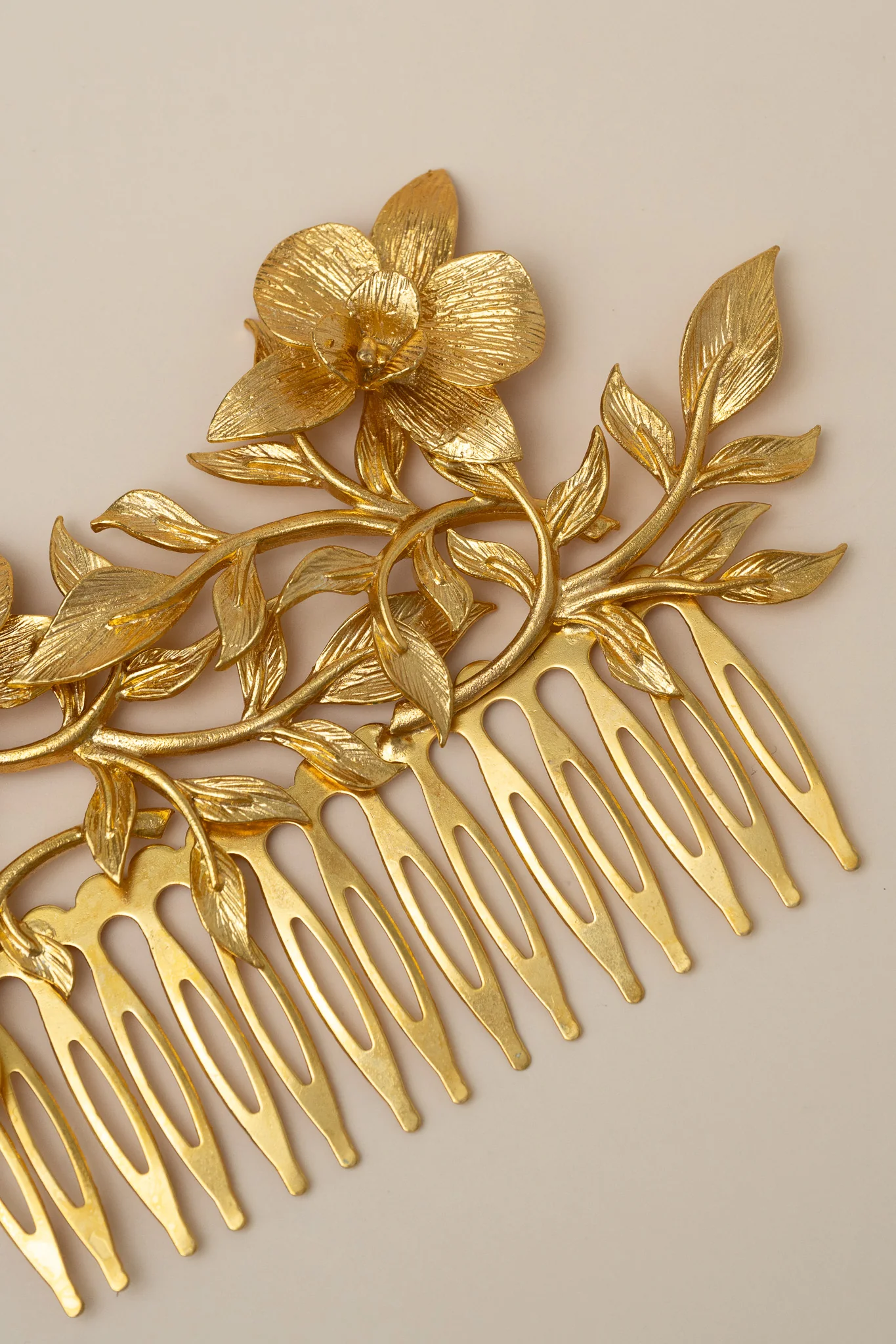 Secret Garden Orchid Blooms Hair Comb - Image 4